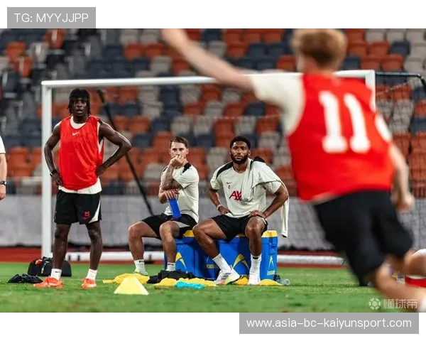 利物浦爆冷负于西汉姆,乔·戈麦斯失误送对方进球! 利物浦爆冷负于西汉姆,乔·戈麦斯失误送对方进球!