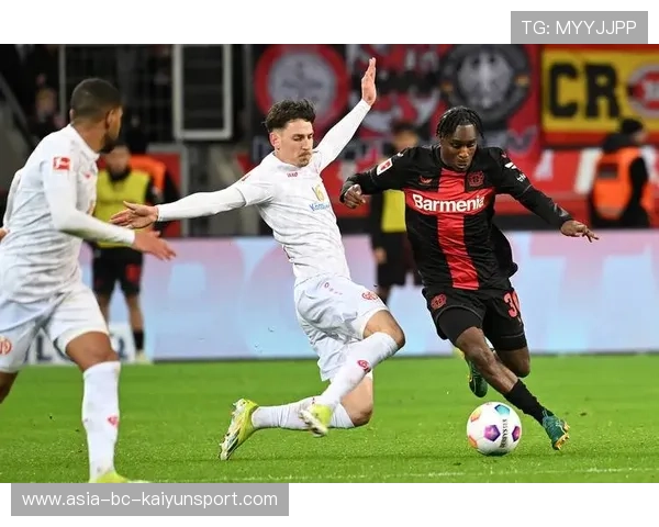 勒沃库森定位球形成威胁